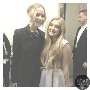 Willow-Shields-Jennifer-Lawrence-posed-together-during