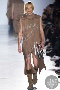 mad-max-fashion-post-apocalyptic-runway-collection-04