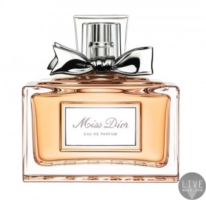 与迪奥时装品牌同年诞生的Miss Dior迪奥小姐香水，成为这场时尚革命的见证