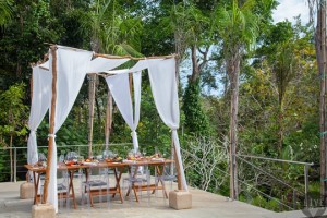 巴厘岛 dining-under-canopy-1476165120