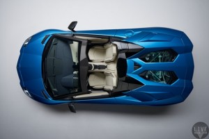 02- 兰博基尼Aventador S敞篷版：超凡性能表现与敞篷驾驭体验的完美结合