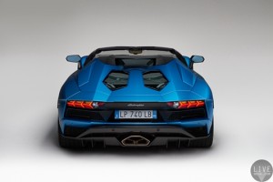 04- 兰博基尼Aventador S敞篷版：超凡性能表现与敞篷驾驭体验的完美结合
