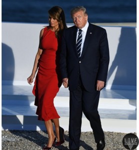 美国第一夫人Melania Trump穿着Alexander McQueen火红色洋装出席G7高峰会。