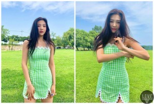 韩国女团RV成员Joy穿搭亮眼草绿洋装，可爱的蕾丝波浪绲边增加洋装的变化。