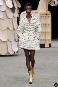 00004-chanel-spring-2023-couture-gorunway-scaled.webp